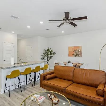 New Home Near Uwf & Pns Beach!