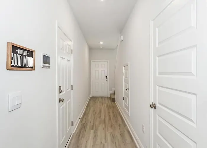 New Near Uwf & Pns Beach! Apartment *