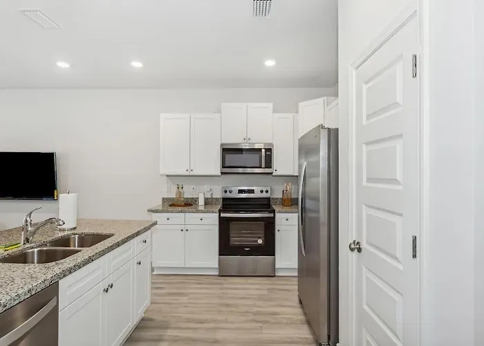 New Near Uwf & Pns Beach! Apartment Pensacola