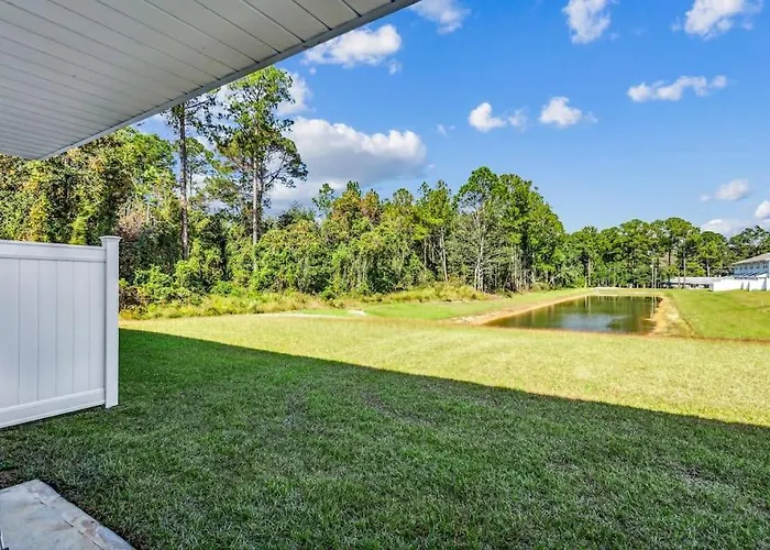 Apartment New Near Uwf & Pns Beach! *